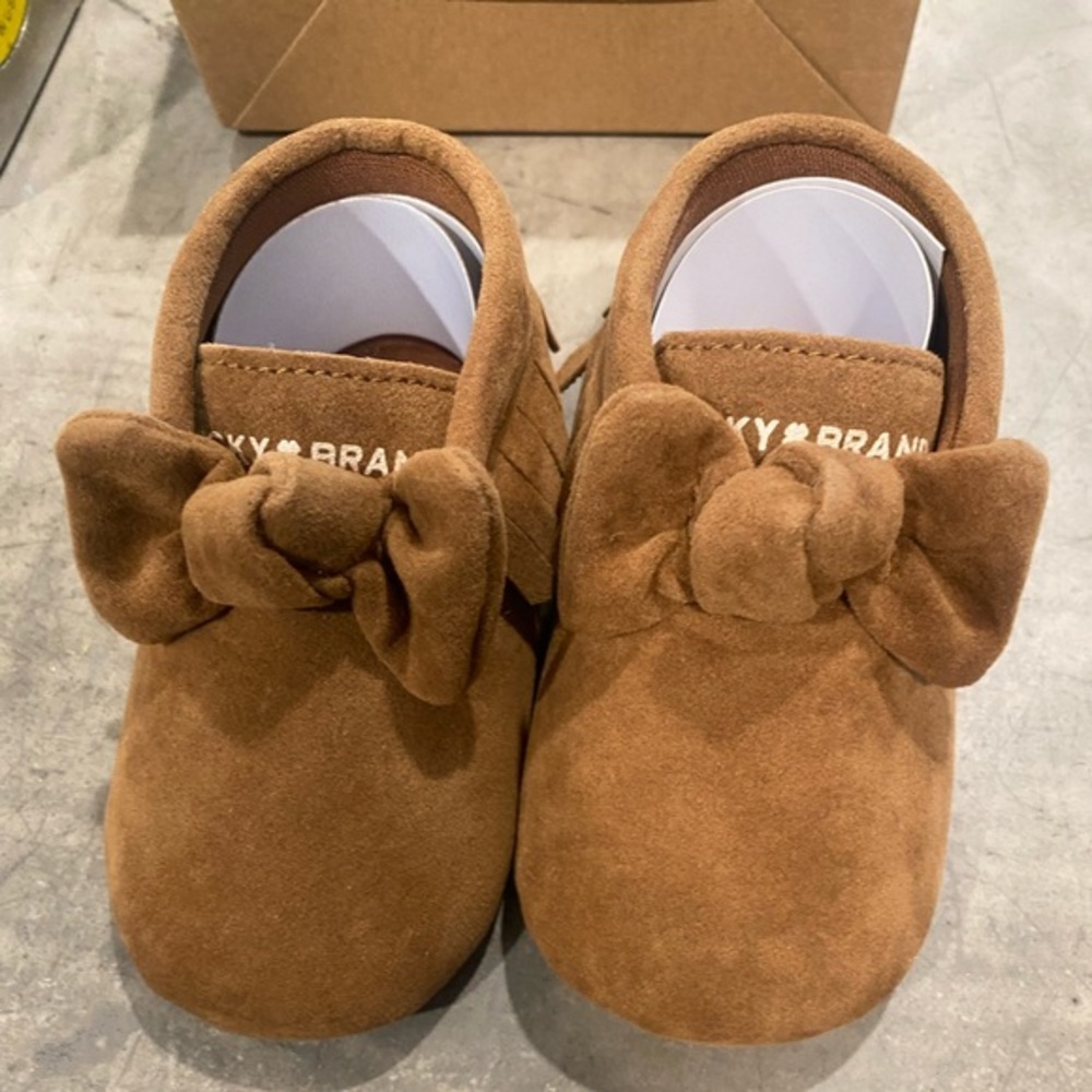 LUCKY BRAND baby Mocs- anti slip on the bottom in classic lucky brand logo👶🏻